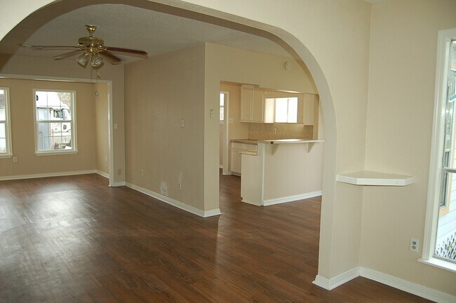 Building Photo - 7304 Kinney St