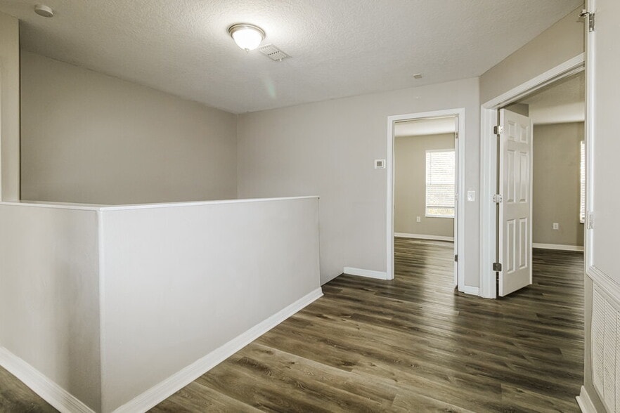 Building Photo - 3810 Braemere Dr