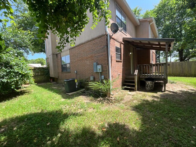 Building Photo - 1511 N Bernice Dr