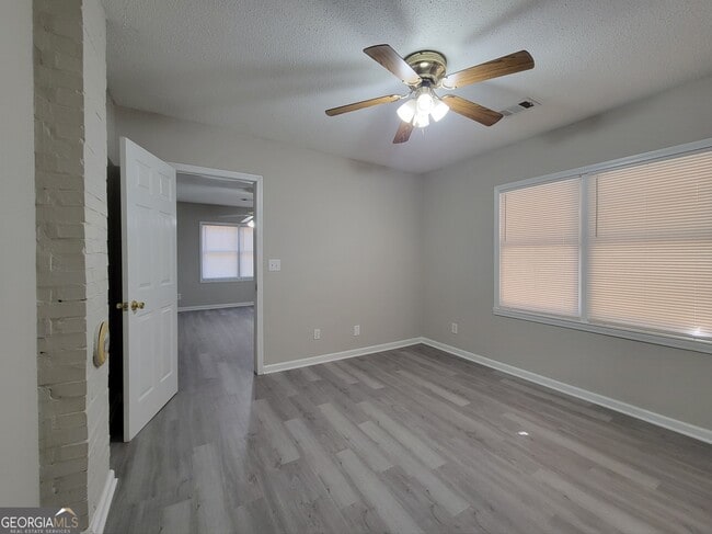 Building Photo - 204 Segars Rd