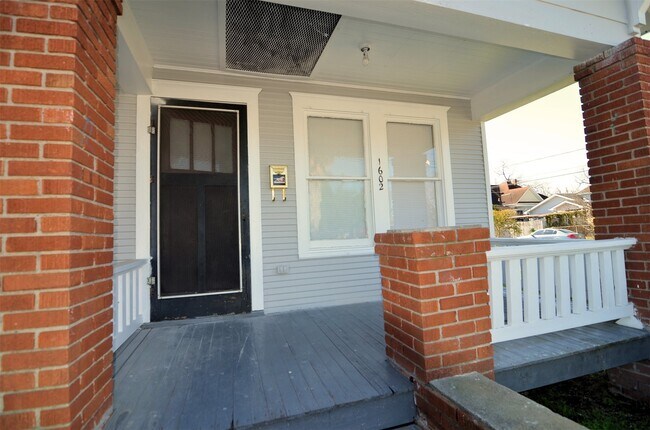 Building Photo - 1602 Lee St