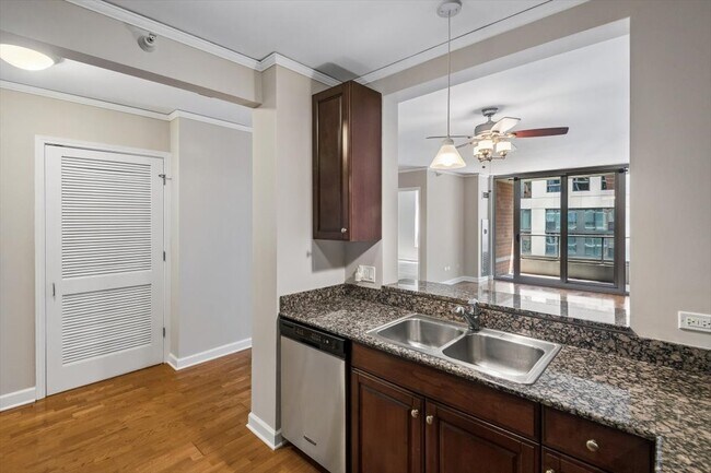 Building Photo - 420 E Waterside Dr