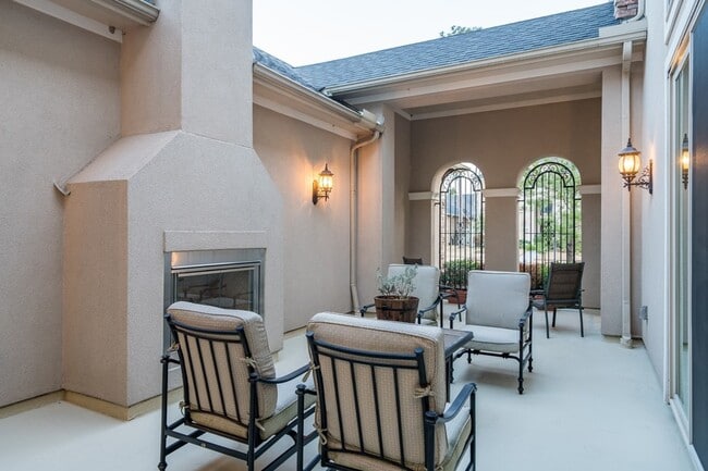 Building Photo - 10410 Southern Hawker