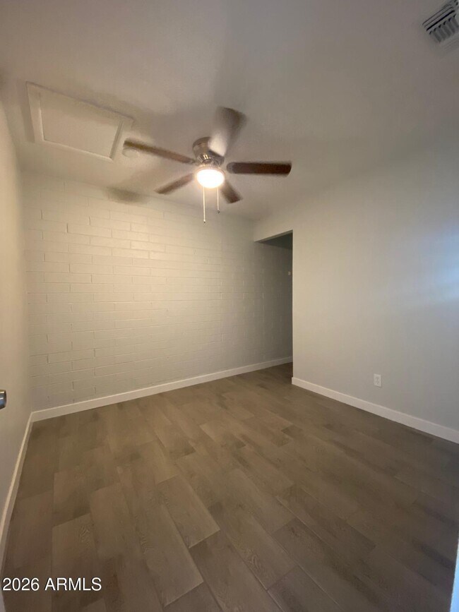 Building Photo - 1321 N 48th Pl