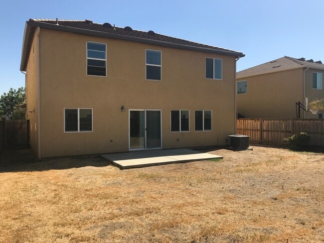 Building Photo - Now Available – 4 Bedroom Home with Loft i...