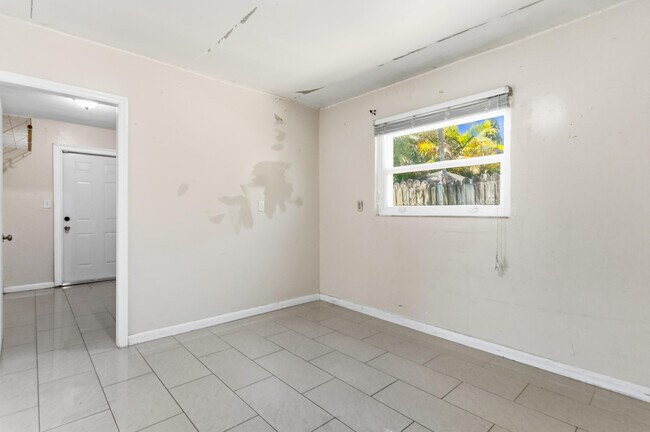 Building Photo - 2748 SW 46th Ct