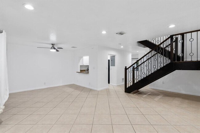 Building Photo - 1693 Cypress Pointe Dr