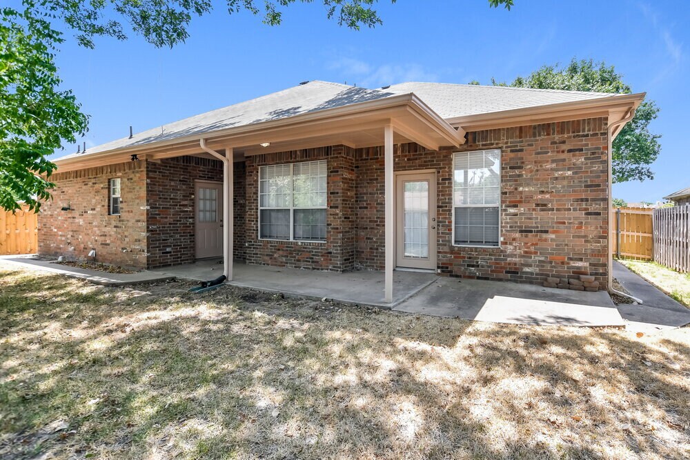 Building Photo - 116 Stanford St