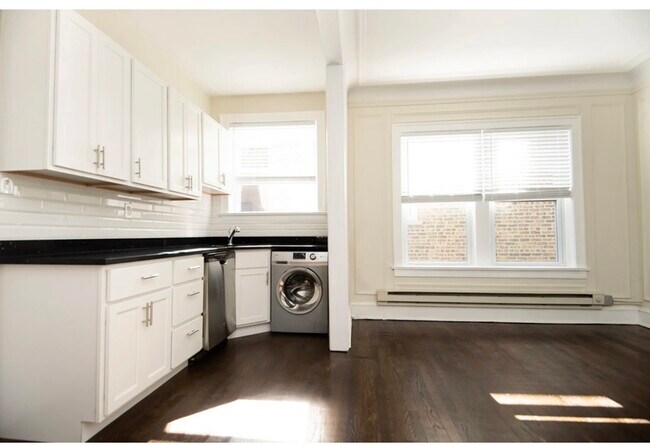 Building Photo - 327 Kedzie St