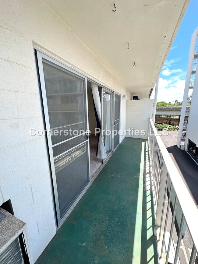 Building Photo - 2873 S King St