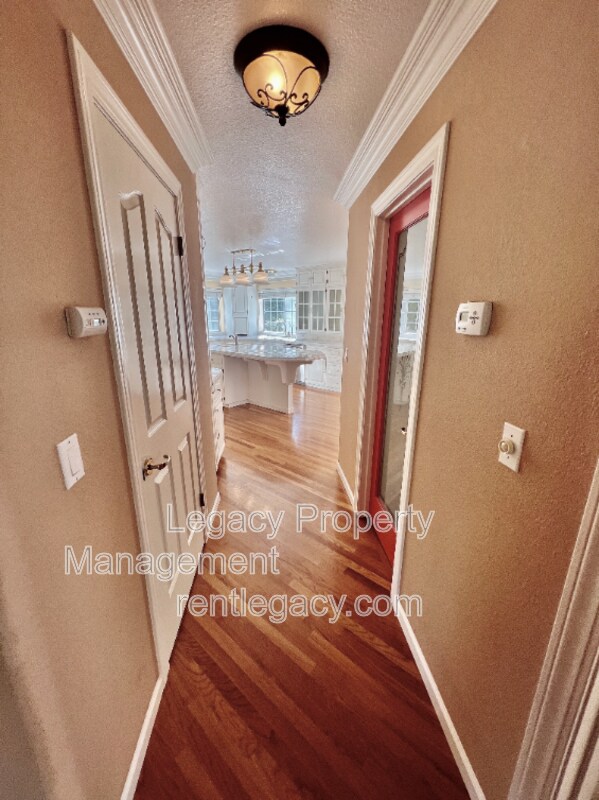 Building Photo - 2552 Cotswold Hill Dr