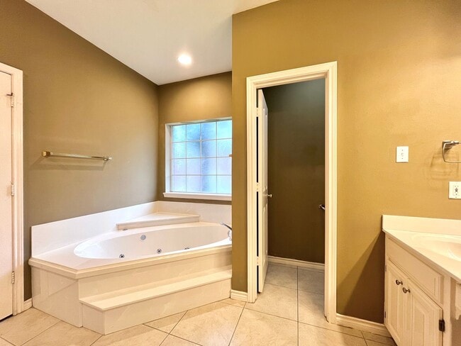 Building Photo - 3106 Silkwood Dr