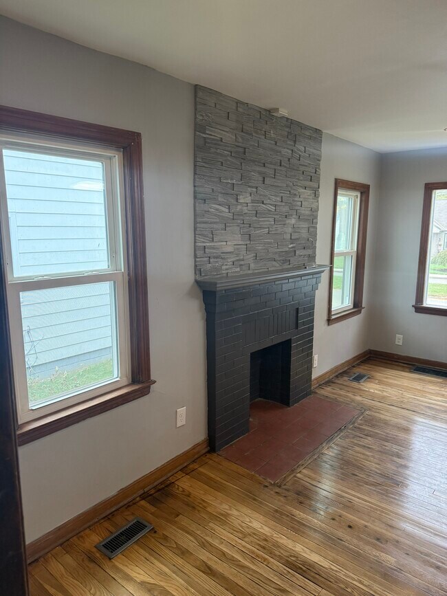 Building Photo - 1050 Bulen Ave