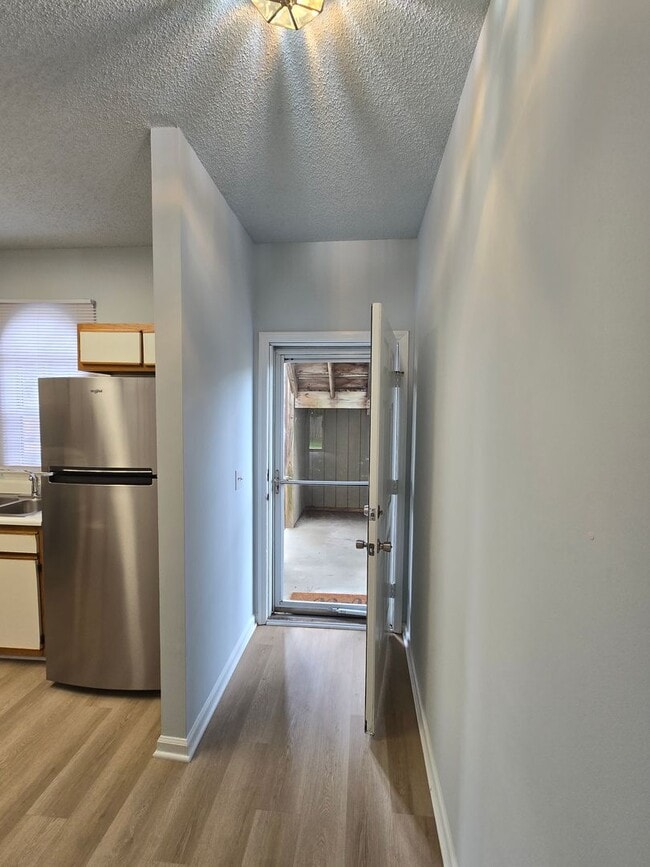 Building Photo - HAMPTON PLACE - First Floor condo near Pin...