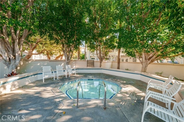 Building Photo - 3 Almador