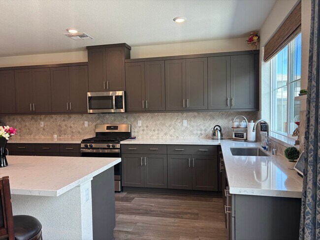 Building Photo - 5854 Maroon Pl