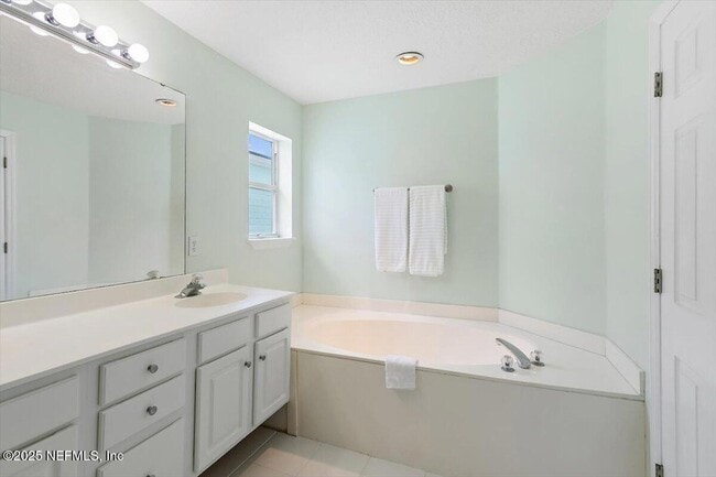 Building Photo - 217 7th Ave S