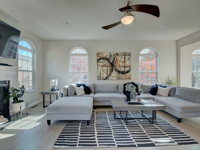 Building Photo - Lovely TH Available Now in Bowie! HCVP Warmly Welcomed.