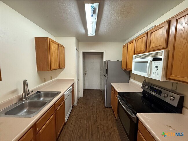 Building Photo - 1000 Sagewood Trail