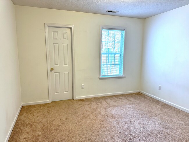 Building Photo - 406 Winners Cir N