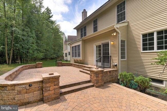 Building Photo - 45 Lockwood Dr