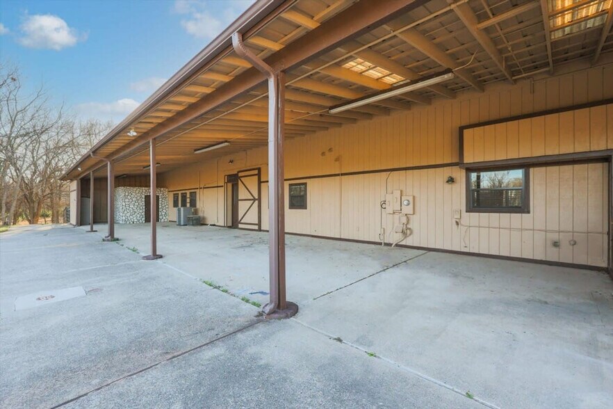 Building Photo - 9680 County Road 128-SI ID1019513P