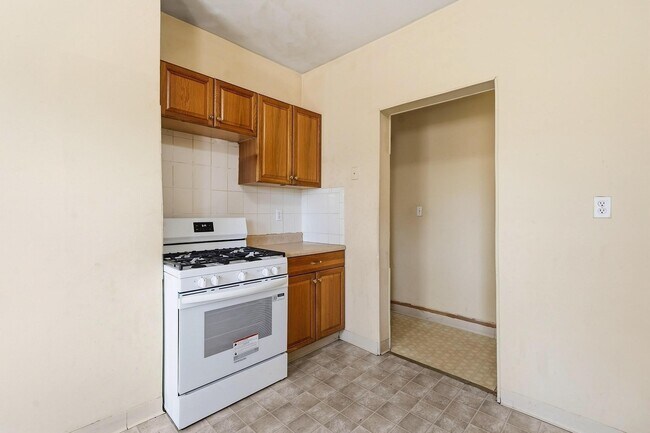 Building Photo - 32 Ashley St