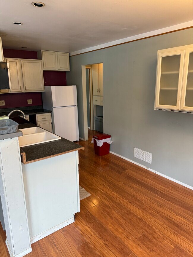 Building Photo - 510 Madrona Ave