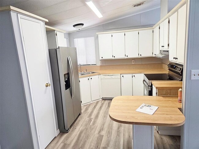 Building Photo - 1077 Quail Dr