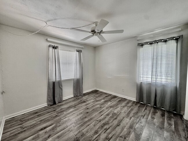Building Photo - Charming 2 bed/ 2 bath in Royal Palm Villas