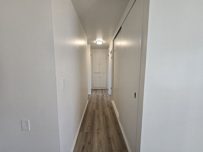 Building Photo - 751 NE Alameda Ave