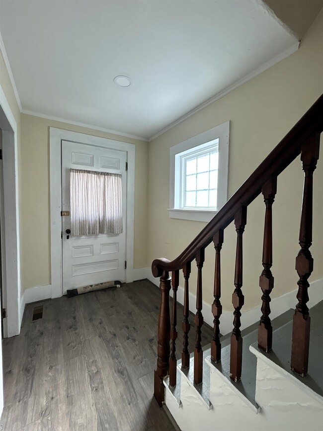 Building Photo - 565 White Mountain Hwy