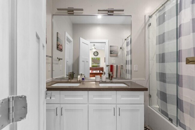 Building Photo - 7101 Foster St