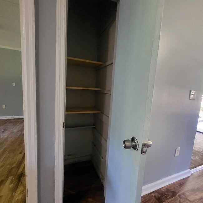 Building Photo - 112 Circle Dr