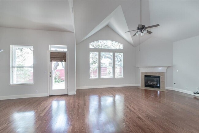 Building Photo - 2611 Salerno Pl