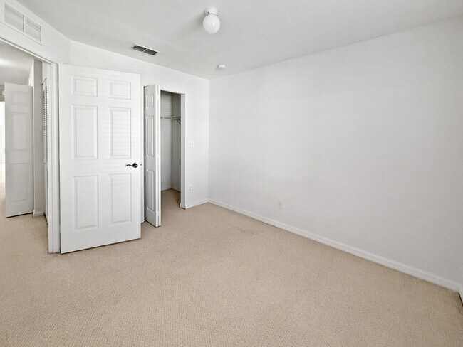Building Photo - 3612 Pine Oak Cir