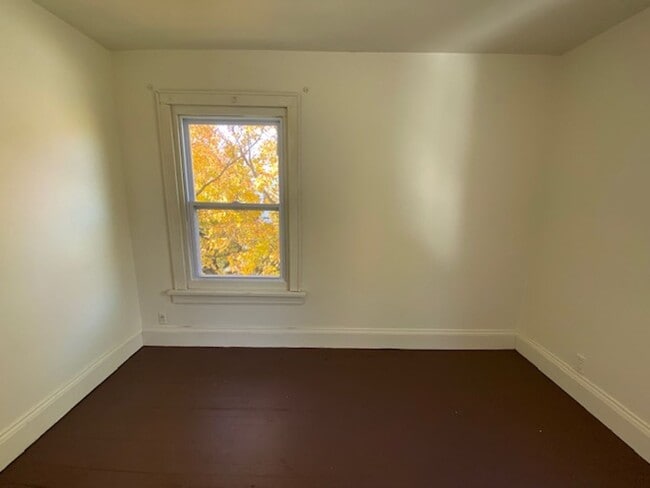 Building Photo - Big & Charming on a Corner Lot—6BR, Decora...