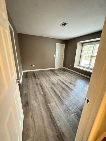 Building Photo - 601 Abingdon Way