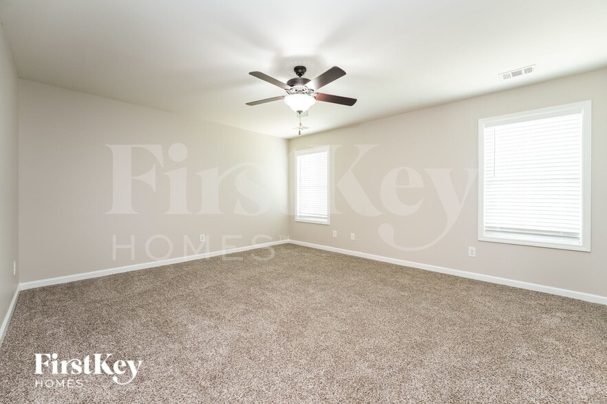 Building Photo - 819 Fairfield Dr