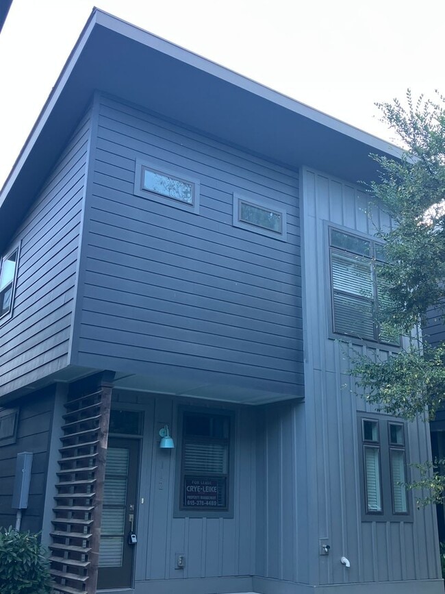 Building Photo - Contemporary East Nashville Home.   MOVE IN SPECIAL $500 OFF ONE MONTH'S RENT