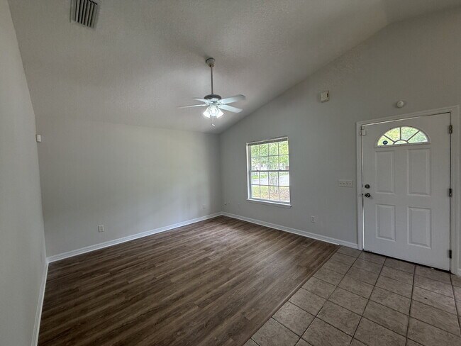 Building Photo - 324 Lena St
