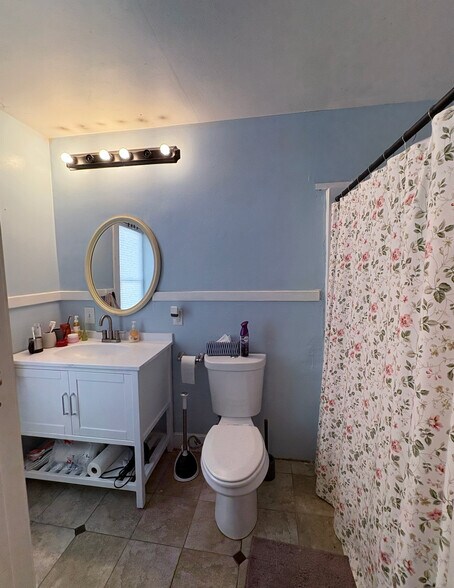 Upstairs Bathroom - 54 North St