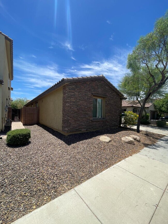 Building Photo - 4425 E Muriel Dr