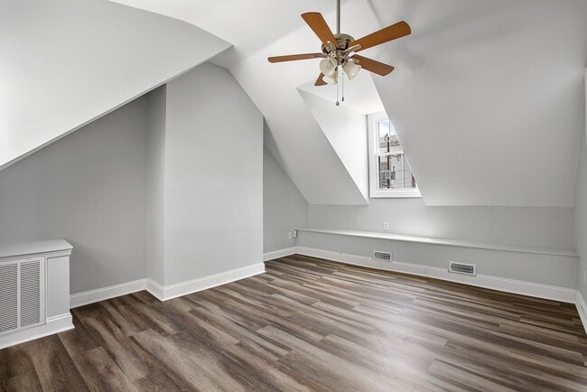 Building Photo - $1,800 / 2 br / 2 ba / 959 sqft