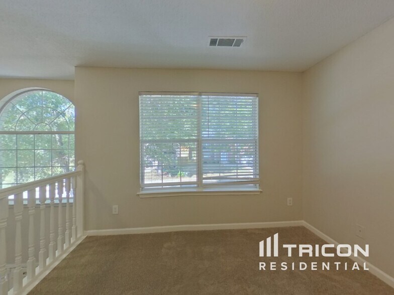 Building Photo - 2880 Chilhowee Dr