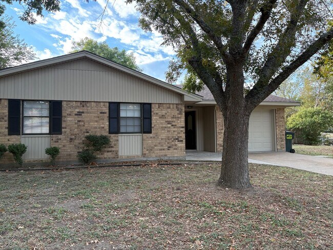 Building Photo - 102 Susan Kay Dr