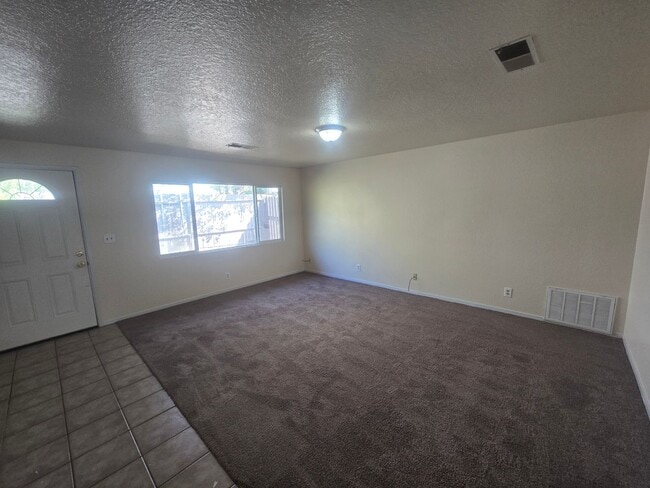 Building Photo - Pet-friendly and updated 3BR/1BA Eureka home