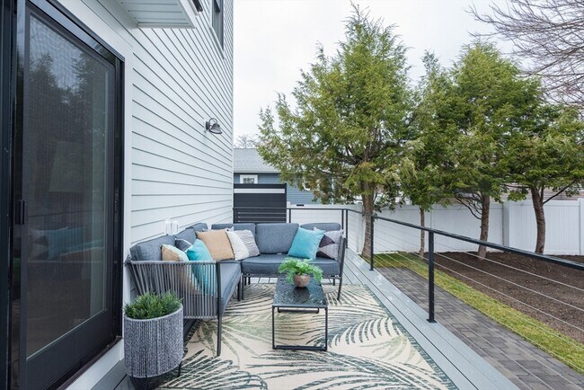 Building Photo - 6 Gordon Rd