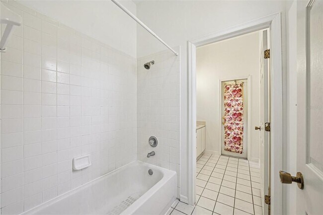 Building Photo - 918 Academy Dr