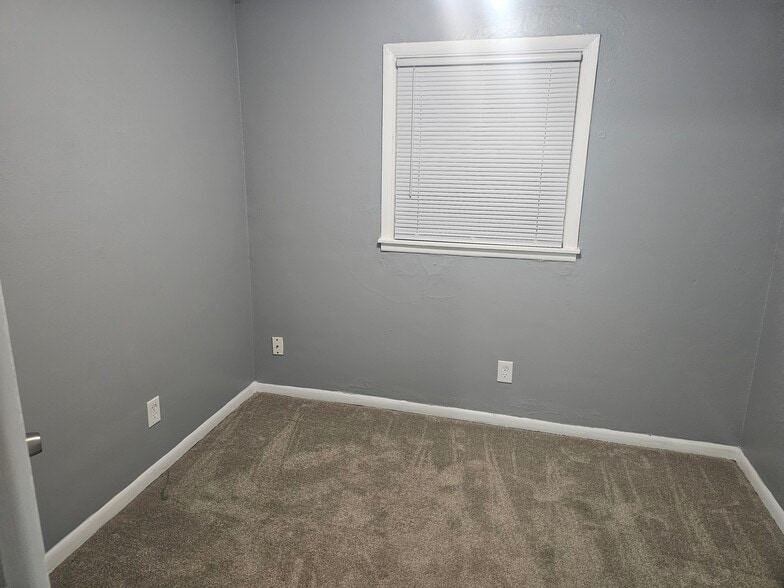 Building Photo - 1114 13th St S